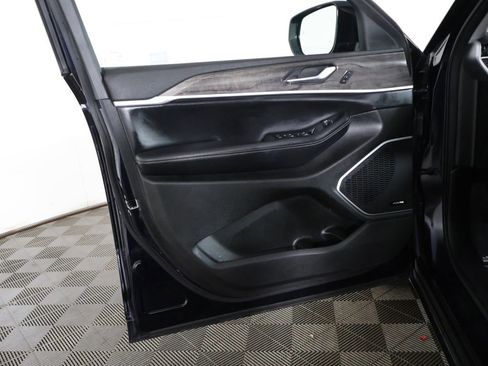 Used 2024 Jeep Grand Cherokee Limited AWD/4WD image 24