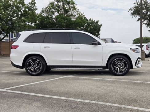 Used 2024 Mercedes-Benz GLS 450 4MATIC image 3