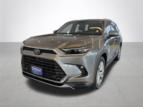 Used 2025 Toyota Grand Highlander AWD image 2
