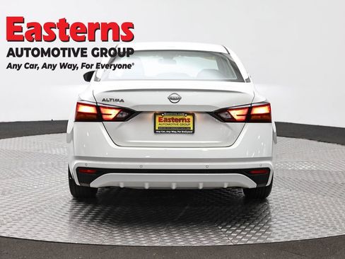 Used 2025 Nissan Altima 2.5 SV FWD image 6