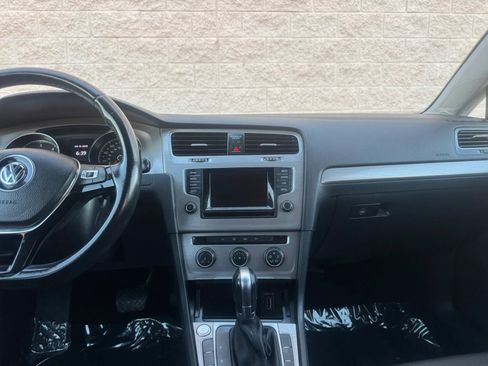 Used 2015 Volkswagen Golf TDI S image 23