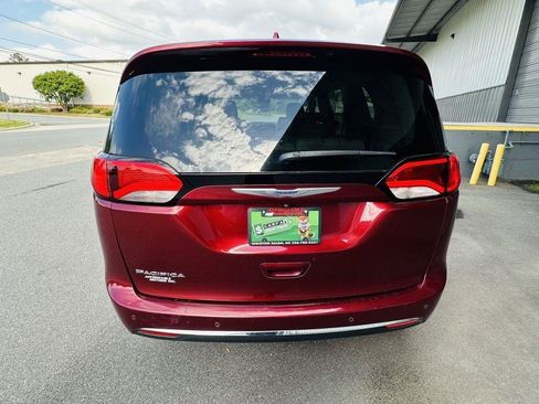Used 2019 Chrysler Pacifica Touring-L w/ Advanced Safetytec Group FWD image 5