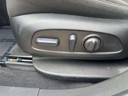 Used 2025 Chevrolet Blazer LT image 23