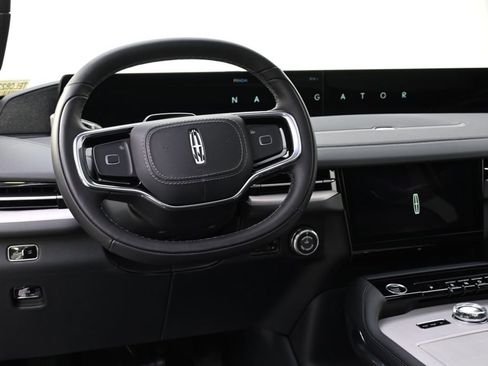 New 2026 Lincoln Navigator Reserve AWD/4WD image 12
