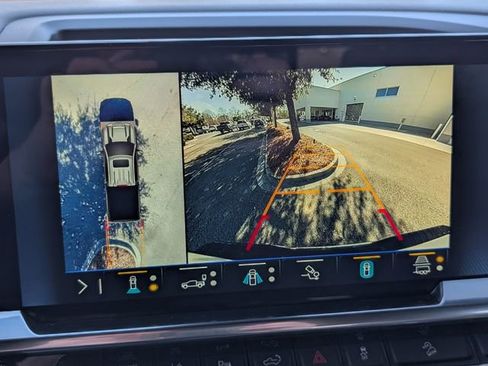 Used 2026 Chevrolet Silverado 2500 LTZ w/ LTZ Premium Package image 18