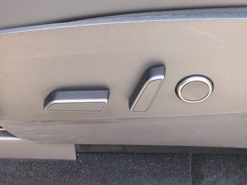 Used 2023 Tesla Model Y Performance image 21