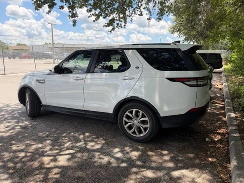 Used 2018 Land Rover Discovery SE AWD/4WD image 4