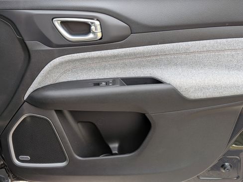 Certified 2024 Jeep Compass Latitude w/ Sun and Sound Group image 37