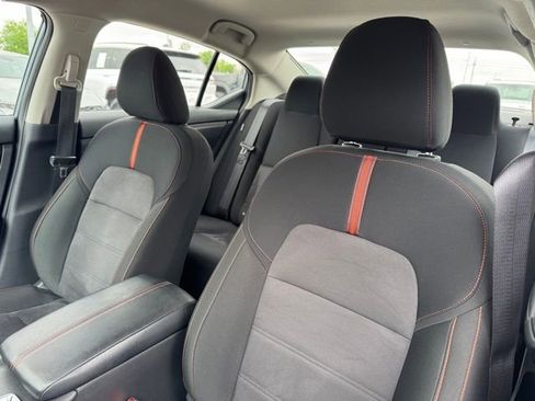 Used 2025 Nissan Sentra SR FWD image 12