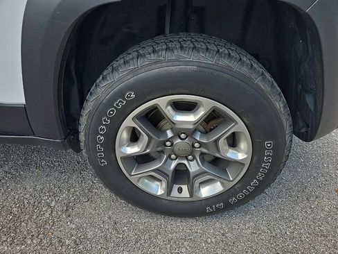 Used 2019 Jeep Cherokee Trailhawk w/ Cold Weather Group AWD/4WD image 11