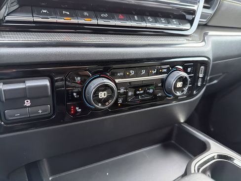 Used 2022 Chevrolet Silverado 1500 ZR2 w/ Technology Package image 22