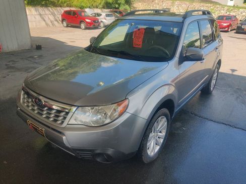 Used 2011 Subaru Forester 2.5X Premium w/ All-Weather Pkg AWD/4WD image 2