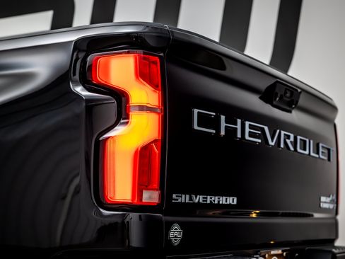 Used 2024 Chevrolet Silverado 2500 High Country w/ High Country Premium Package AWD/4WD image 13