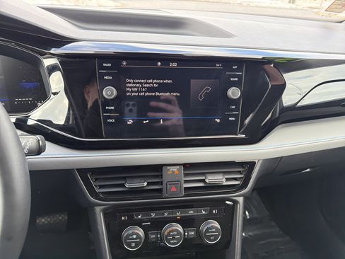 Used 2024 Volkswagen Taos SE image 24