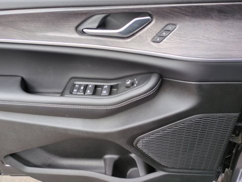 New 2025 Jeep Grand Cherokee Limited w/ Luxury Tech Group II image 13