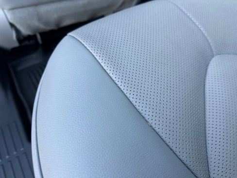 Used 2023 Toyota Highlander Platinum image 13