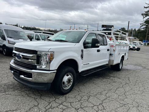 Used 2018 Ford F350 XLT image 1
