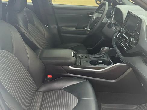 Used 2021 Toyota Highlander XSE image 22