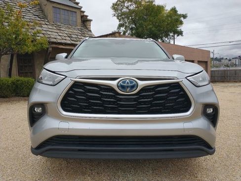 Used 2020 Toyota Highlander XLE image 4