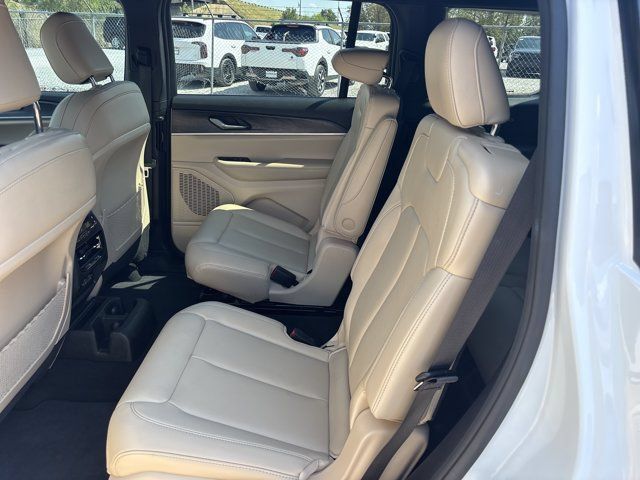Used 2025 Jeep Grand Cherokee L Limited AWD/4WD image 14