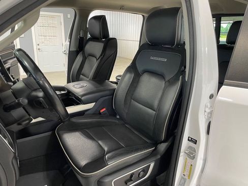 Used 2022 RAM 1500 Laramie AWD/4WD image 9