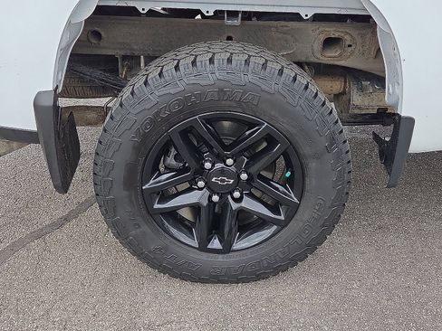 Used 2022 Chevrolet Silverado 1500 Custom Trail Boss w/ LPO, Dark Essentials Package image 7