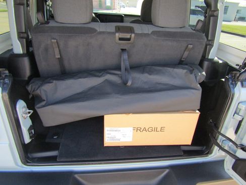 Used 2024 Jeep Wrangler Sport image 15