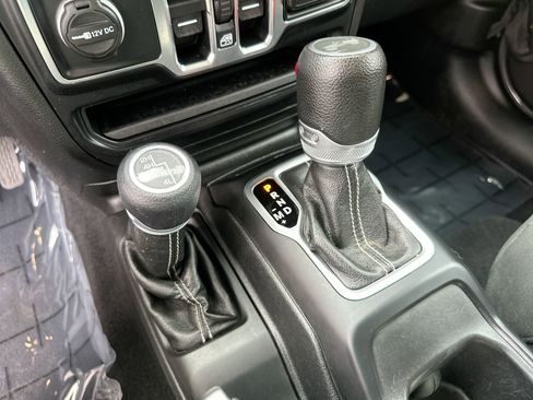 Used 2020 Jeep Wrangler Unlimited Sahara image 19