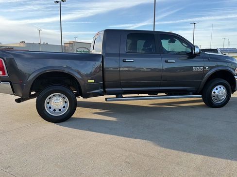 Used 2018 RAM 3500 Laramie image 27