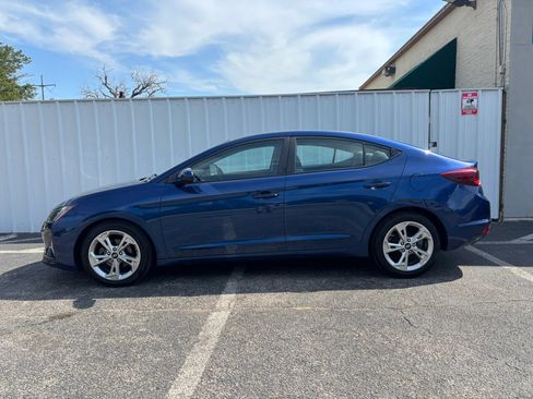 Used 2020 Hyundai Elantra SE FWD image 2