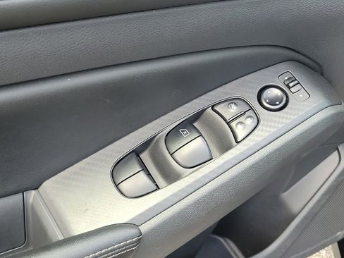 Used 2025 Nissan Altima 2.5 SV image 14