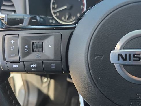 Used 2021 Nissan Rogue SL w/ Premium Package image 17