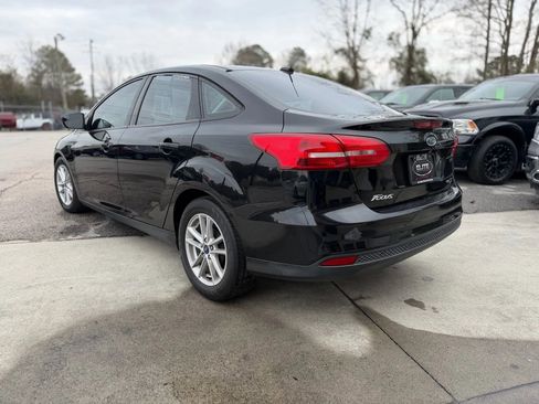 Used 2018 Ford Focus SE image 9