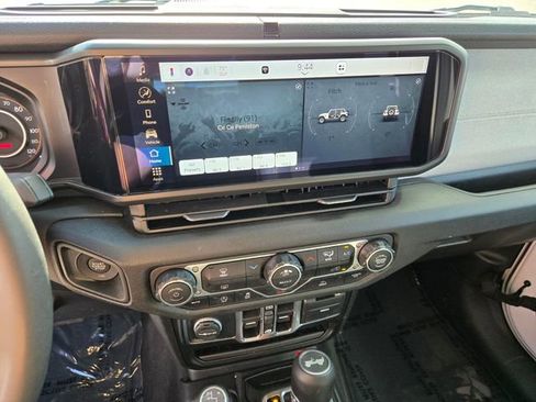 Used 2025 Jeep Wrangler Unlimited Sport AWD/4WD image 25