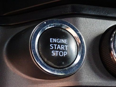 Used 2019 Toyota Tacoma TRD Sport w/ Technology Package AWD/4WD image 29
