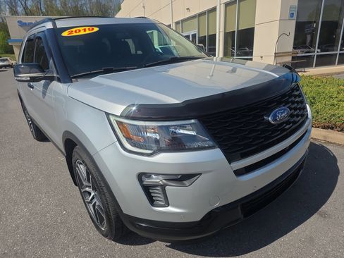 Used 2019 Ford Explorer Sport w/ Equipment Group 401A AWD/4WD image 3