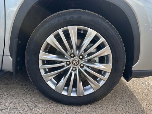 Used 2024 Toyota Highlander Platinum image 50