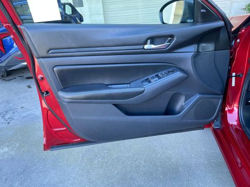 Used 2025 Nissan Altima 2.5 SV image 18