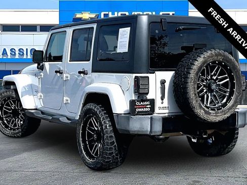Used 2018 Jeep Wrangler Unlimited Sahara w/ Connectivity Group AWD/4WD image 4