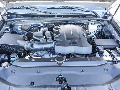 Used 2022 Toyota 4Runner SR5 AWD/4WD image 26