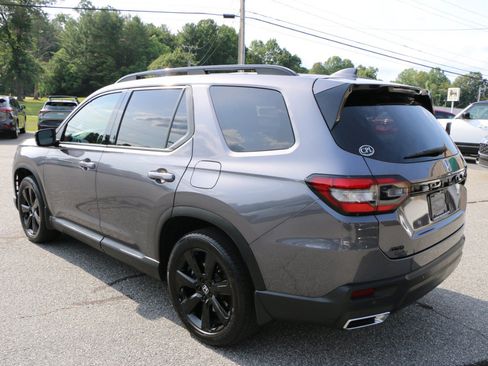 Used 2025 Honda Pilot Black Edition image 3