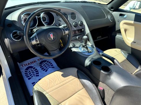 Used 2009 Pontiac Solstice Convertible w/ Premium Package image 13