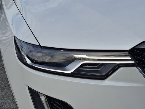 Used 2025 Cadillac XT6 Sport w/ Technology Package image 9