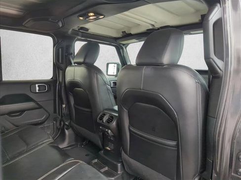 Used 2019 Jeep Wrangler Unlimited Sahara image 18
