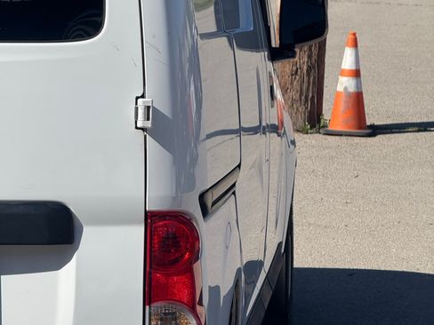 Used 2020 Nissan NV200 S FWD image 19