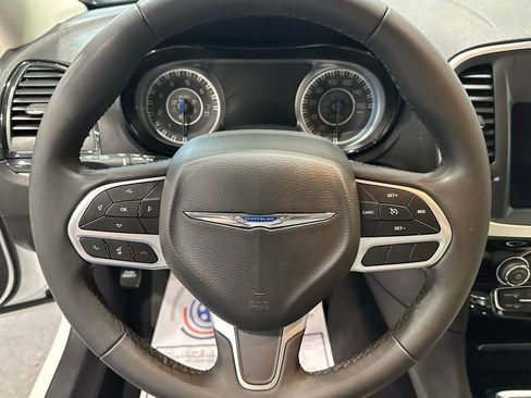 Used 2023 Chrysler 300 Touring L image 20