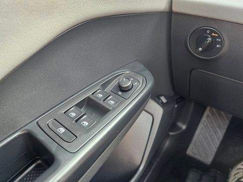 Used 2022 Volkswagen Taos SE image 37