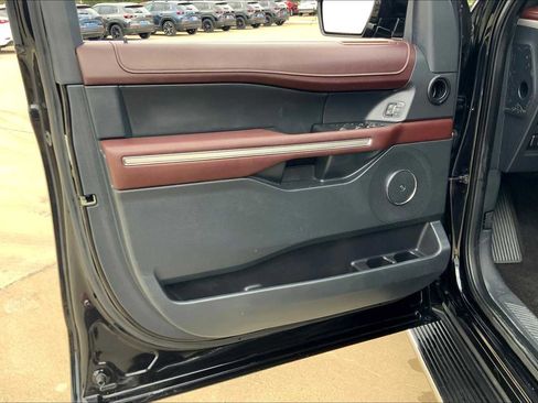 Used 2022 Ford Expedition Limited image 19