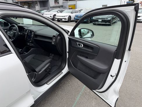 Used 2023 Volvo XC40 Recharge Plus AWD/4WD image 36