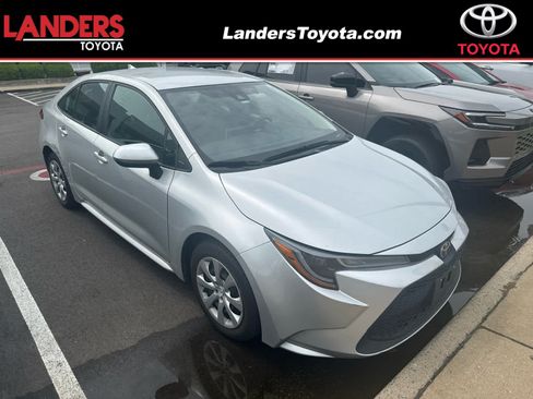 Used 2020 Toyota Corolla LE FWD image 1